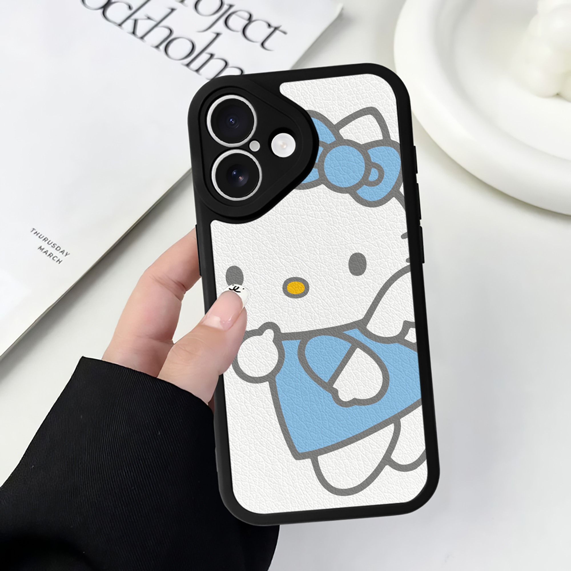 （画像用） Hello Kitty ハローキティ 【iPhone 16シリーズ対応】シリコンスマホケース（レザー調） 材質：シリコン